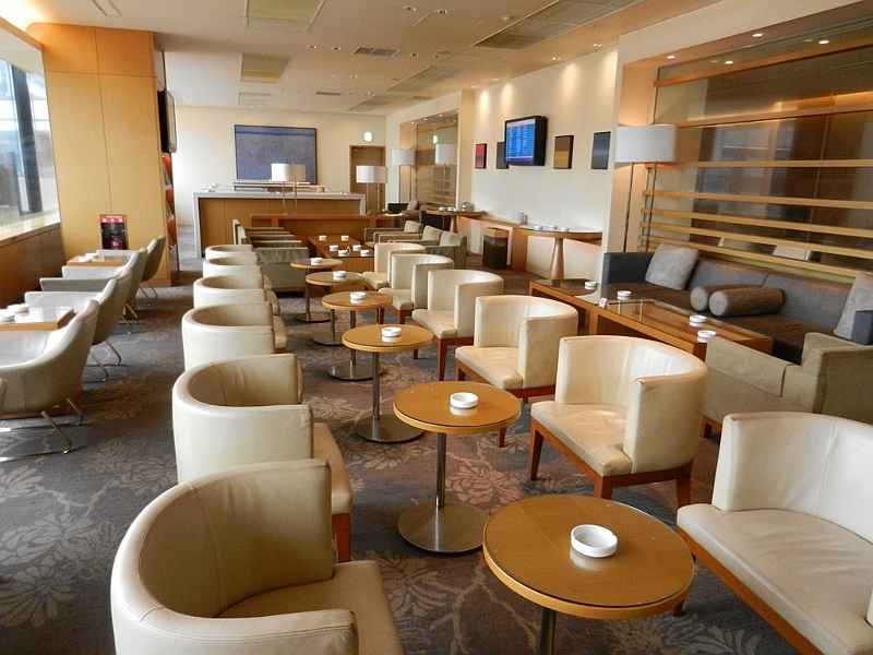 004_Asia_Airportlounge_Raucherzimmer_Tokyo.JPG - 