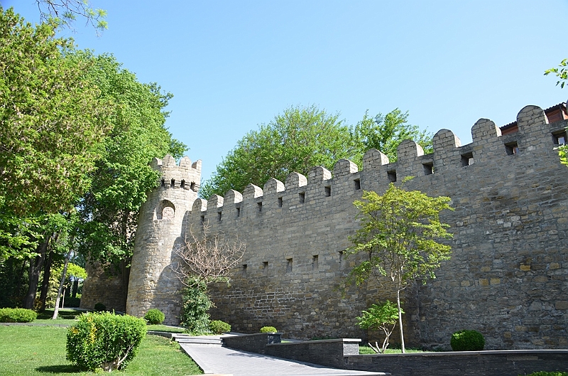 043_Azerbaijan_Baku_The_Garden_of_Aliaga_Vahid.JPG