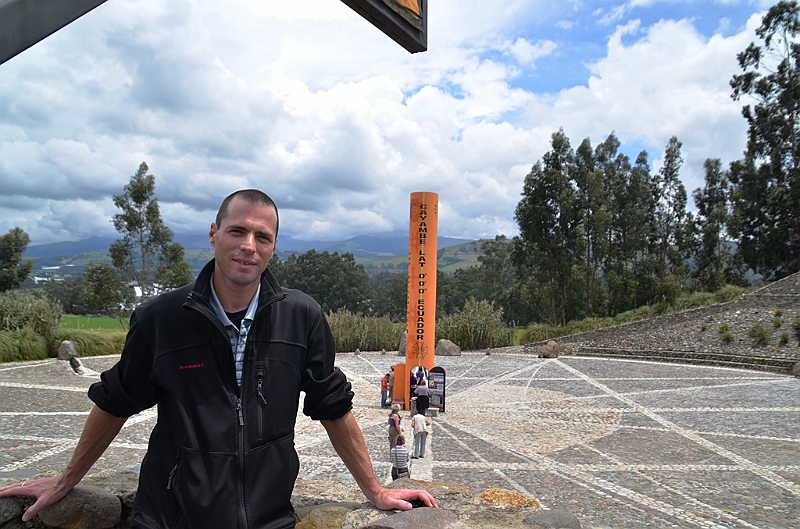 154_Ecuador_Monument_Privat.JPG