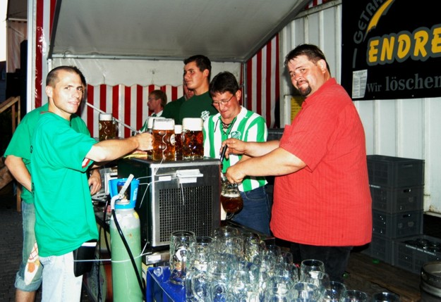 2007_3_Buergerfestbedienung.JPG